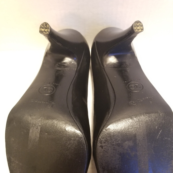 CHANEL Leather Black Heels Pumps. - Picture 12 of 14